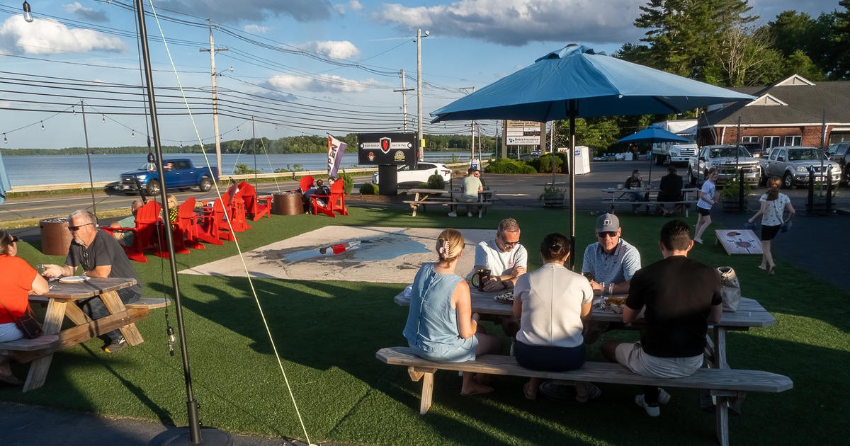 Exterior, patio, tables, chairs, people