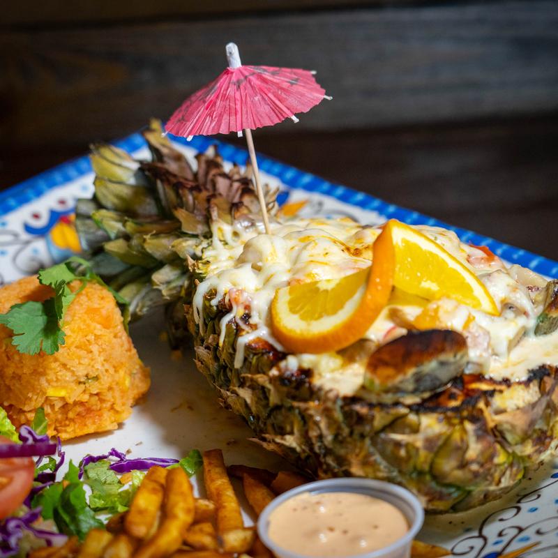 menu item 14 of 27, Piña Rellena de Marisco