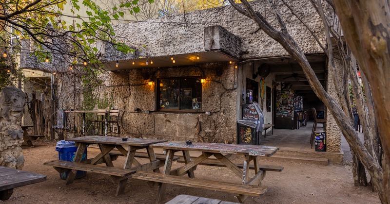 Exterior, seating in front of the restaurant
