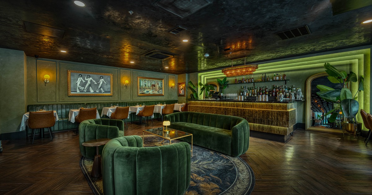 Interior, bar, lounge and dining area, sofa and armchairs, banquette seating in the back