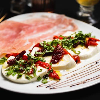 Mozzarella with prosciutto