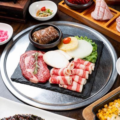 Served small Bori beef cut meal and other food.