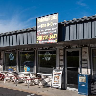 Rubbin' Butts BBQ exterior.