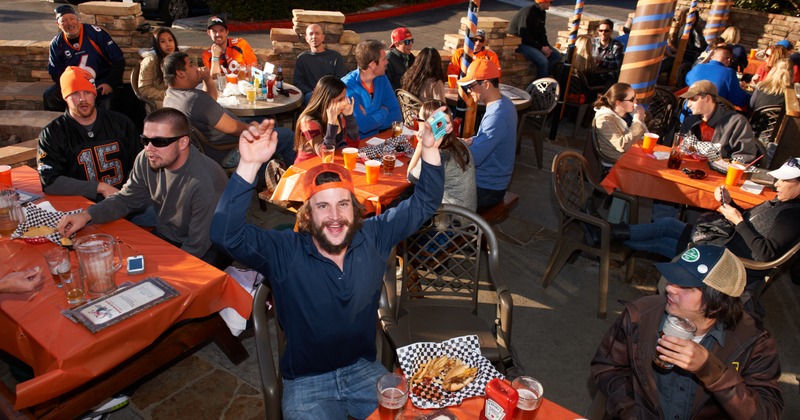 Exterior, dining tables with customers