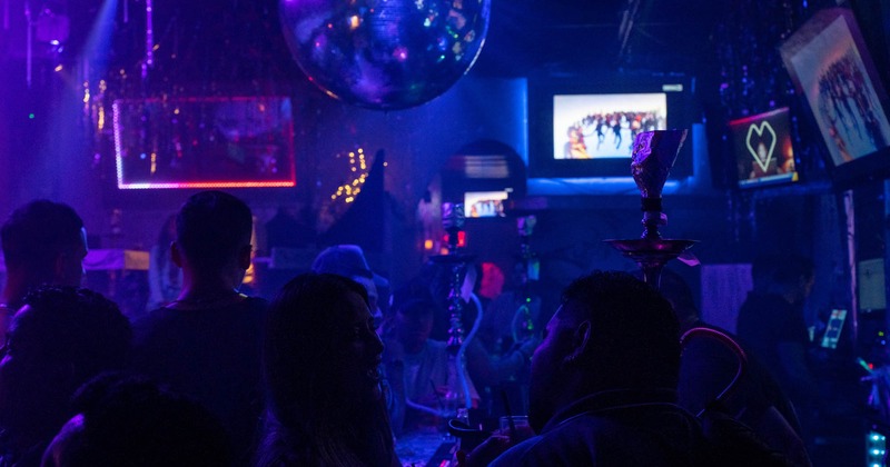 Interior, guests and hookahs