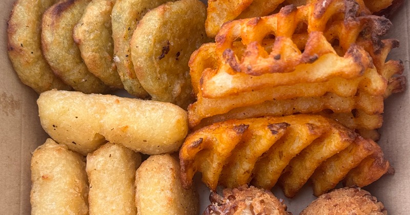 Fried appetizer combo with various breaded and fried bitet