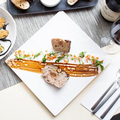 Meatloaf platter, with sauce