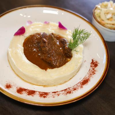 Short ribs and mashed potatoes.