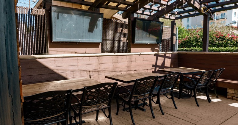 Covered patio, seating area