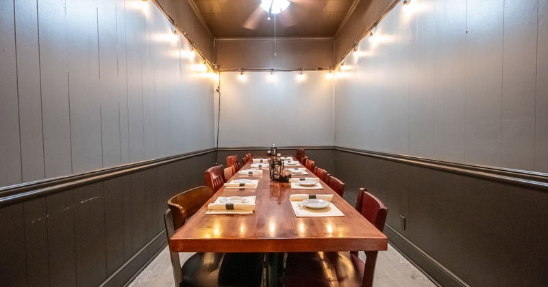 Diner room, table and chairs