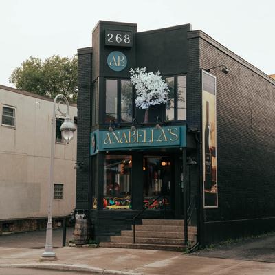 Anabella's Kitchen & Lounge building outside.