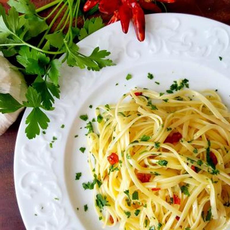 Linguine Aglio Olio e Peperoncino photo
