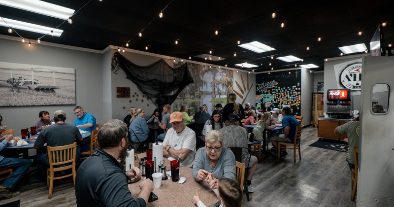 Diner area, fool of guests