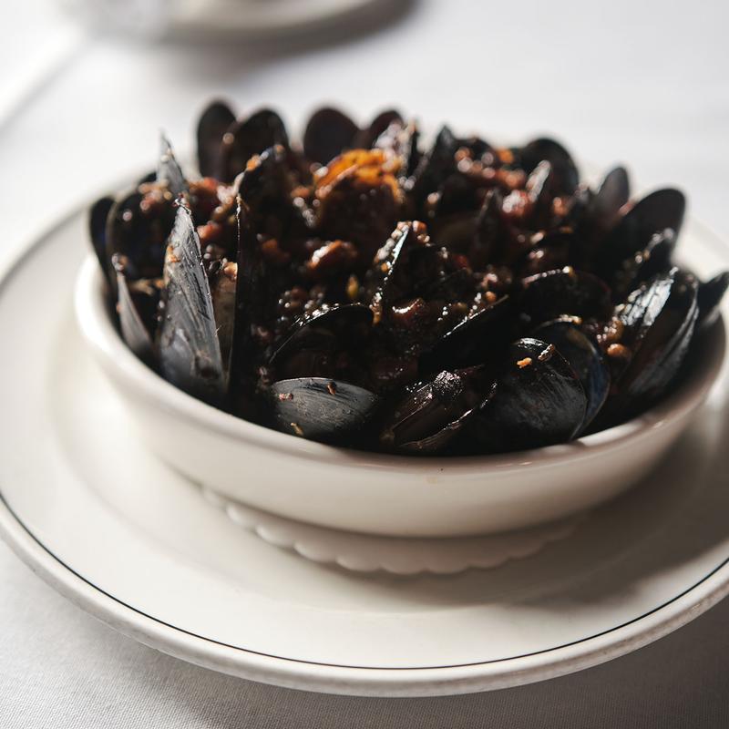 Steamed Mussels Pigalle photo