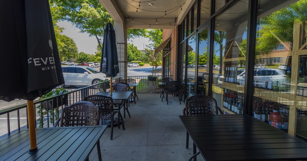 Covered patio, seating area