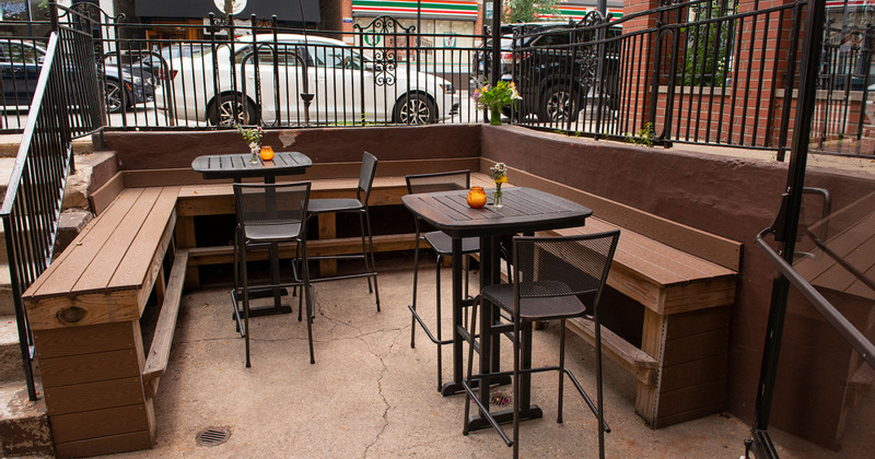 Exterior, table ready for guests