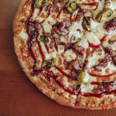 The whole cowboy pizza, top view.