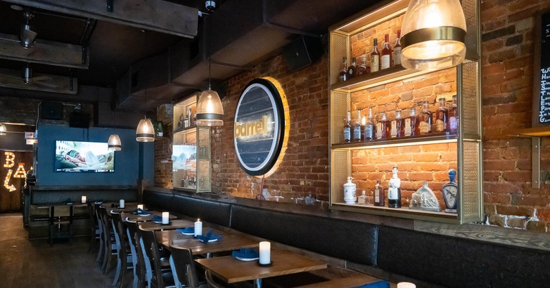 Dining area, banquette seating