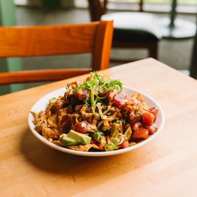 Poke nachos topped with herbs and sauce.