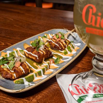 Guacamole with chicharron.