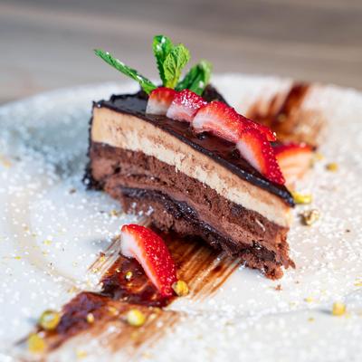 Chocolate cake with strawberries