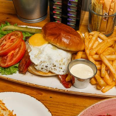 One O'clock Burger served with fries, fresh vegetables and a dipping sauce.
