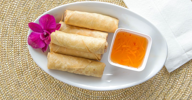 Spring rolls with sweet chili sauce