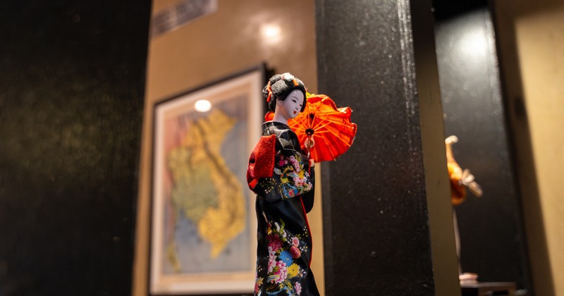 Interior, decorated details, figure