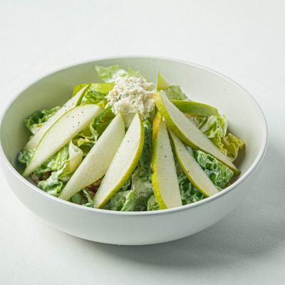 Salad with romaine lettuce, caramelized walnuts, pear, and gorgonzola.