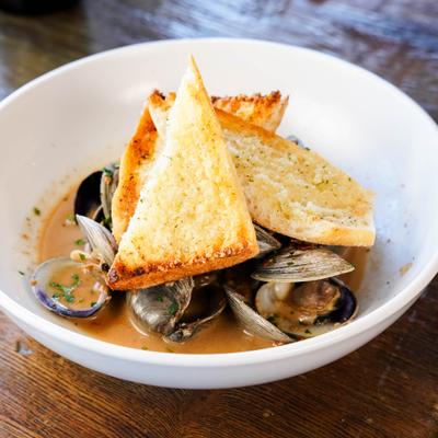 Clams with lemon, garlic, white wine, chopped bacon and toast.