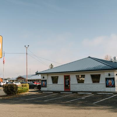 Exterior, restaurant, parking lot.