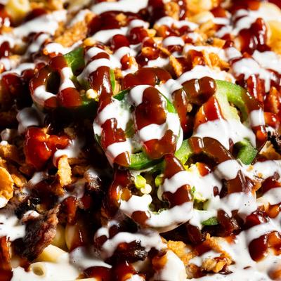 Brisket mac n cheese, closeup