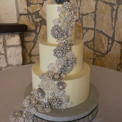 Light beige floral cake