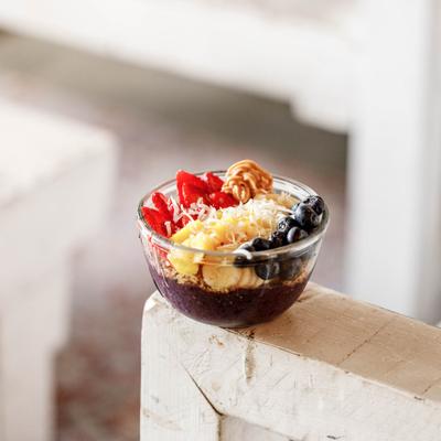 Acai bowl topped with fruit, coconut flekes and granola.