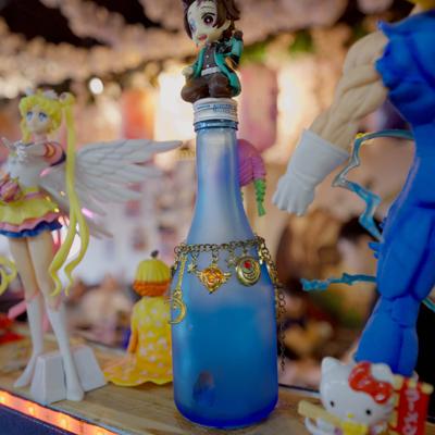 Decorative blue bottle.