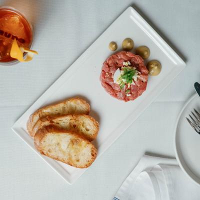 Waygu Tartare with toasted bread.