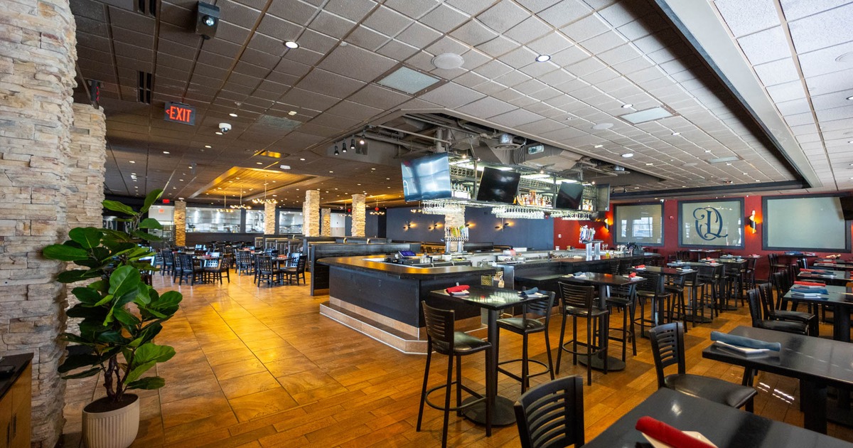 Interior, seating area with a bar in the middle