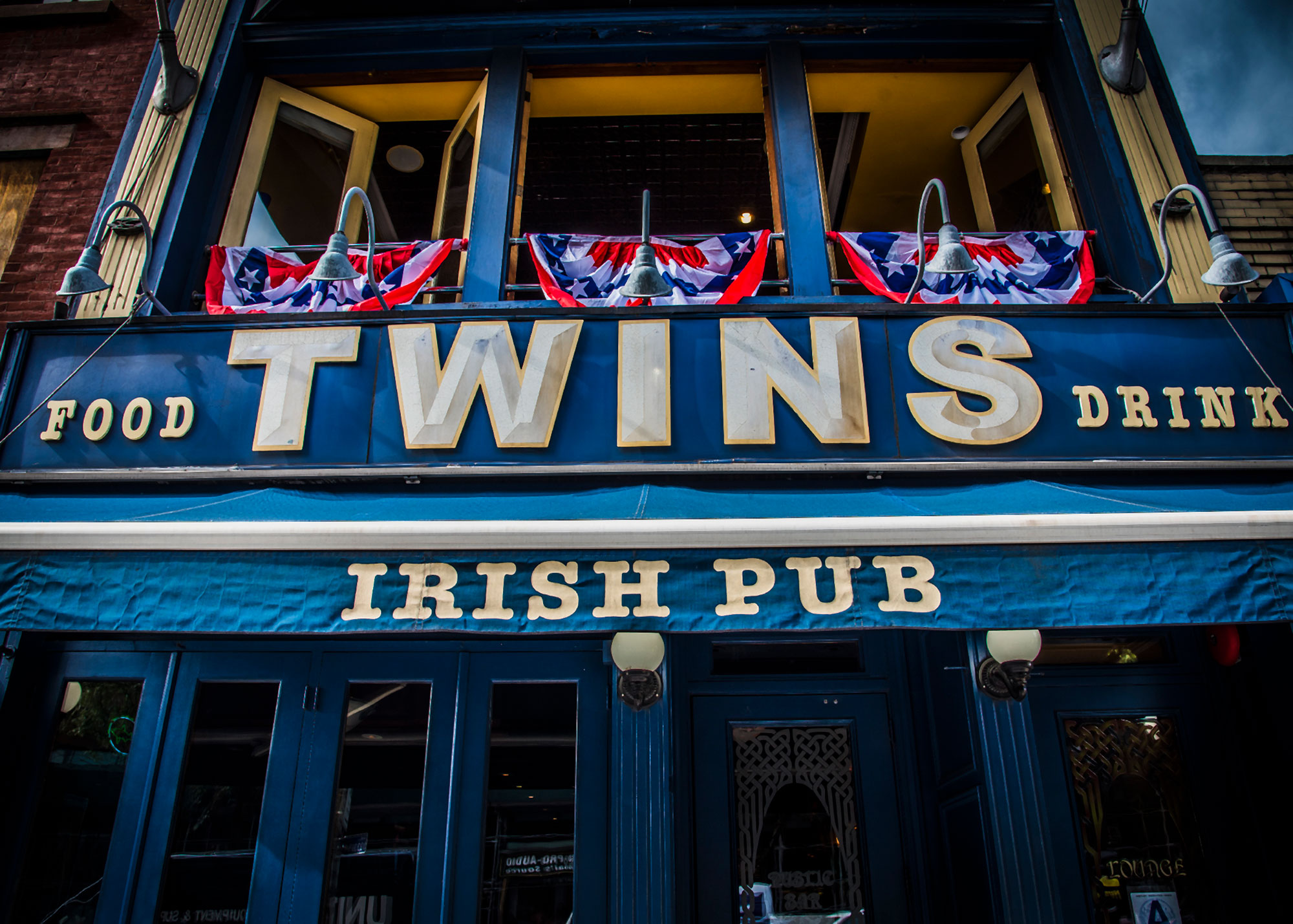 Twins Irish Pub sign