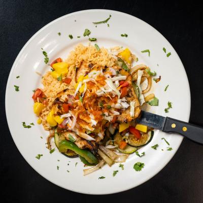 Grilled chicken mango served with peppers and shredded cabbage.