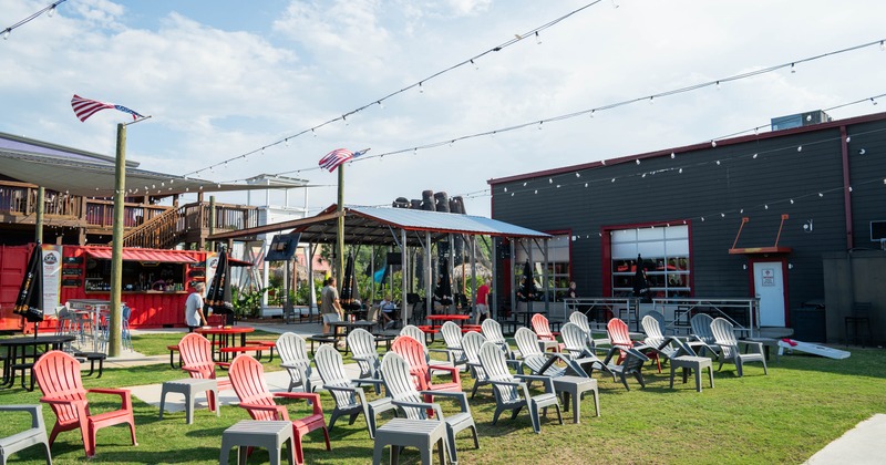 Outdoor, seating area