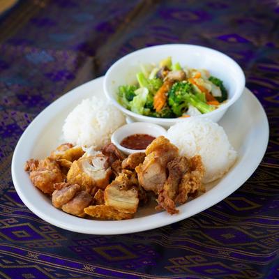Mix Vegetables Stir-Fried and Fried Chicken.