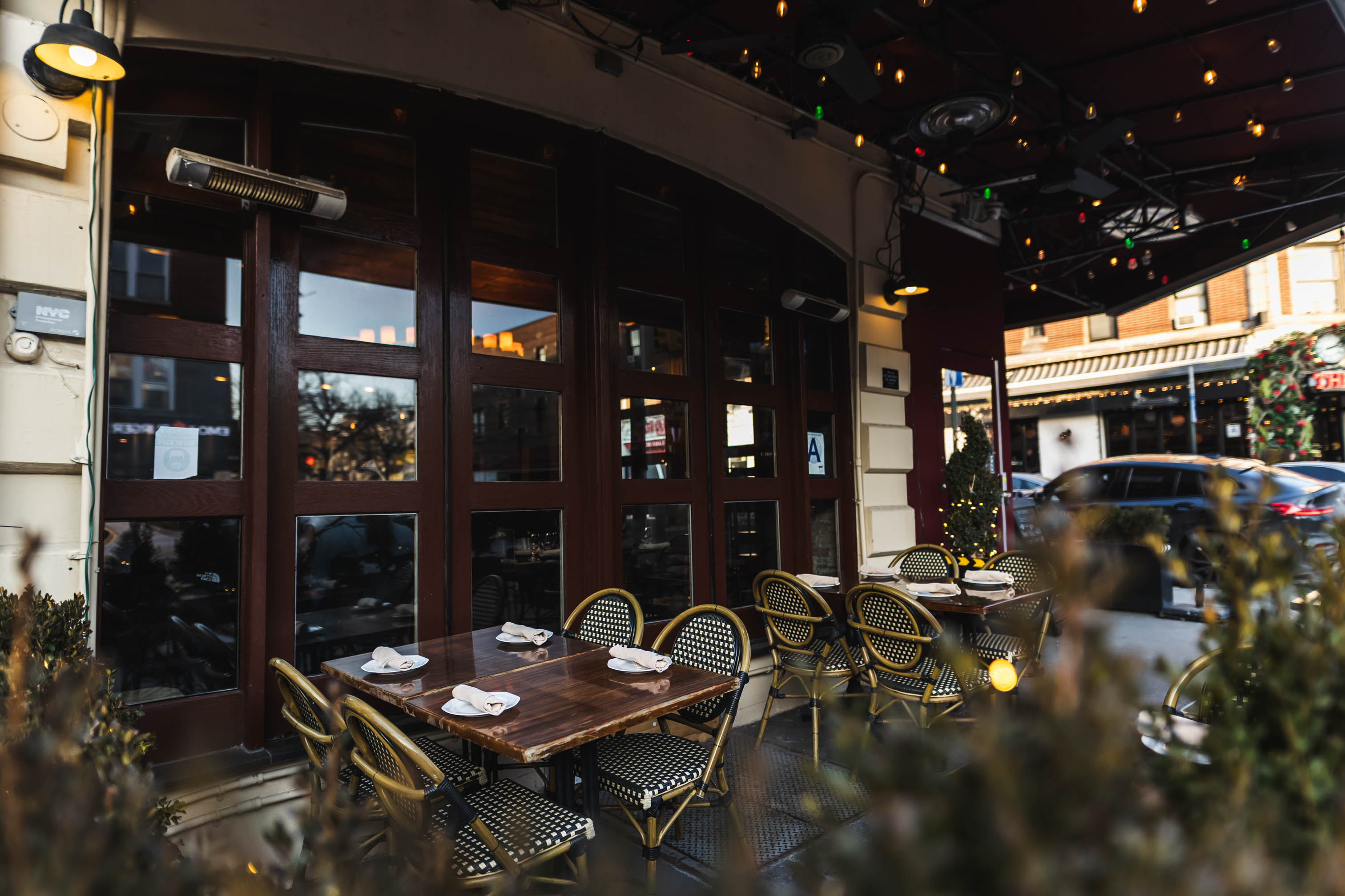 Outdoor patio, dining area