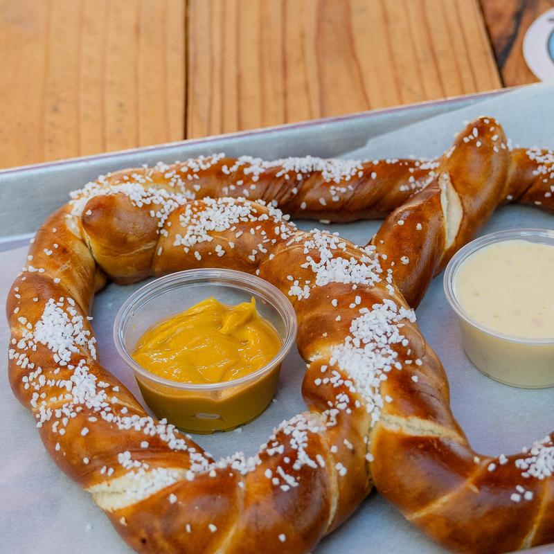 Jumbo Pretzel (veg) photo