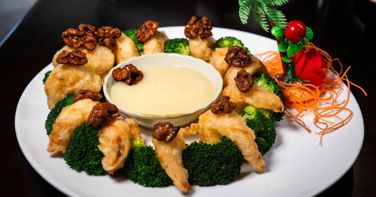 Shrimp Walnut with a dip and broccoli on the side