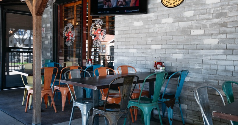 Exterior, guest tables