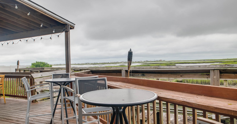 Exterior, tables outside