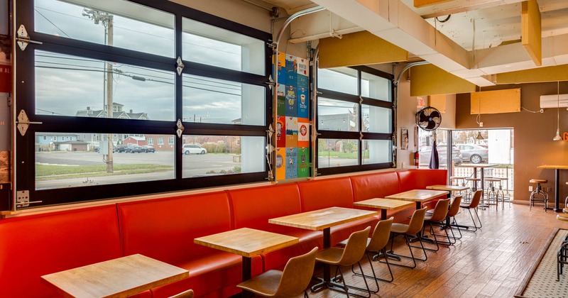 Dining area, banquette seating