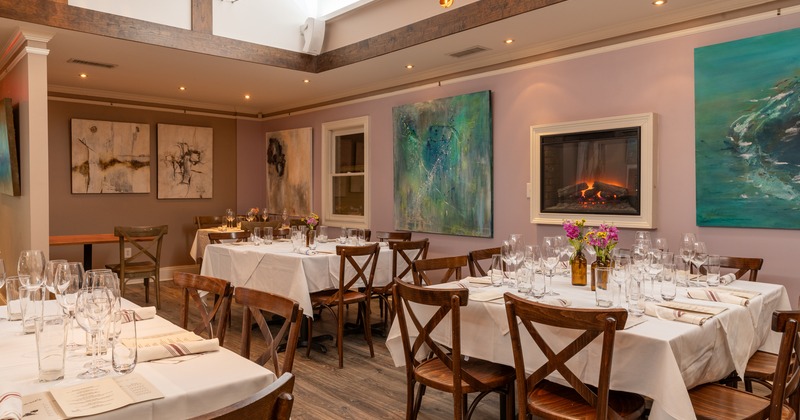 Diner room table and chairs, diner set up