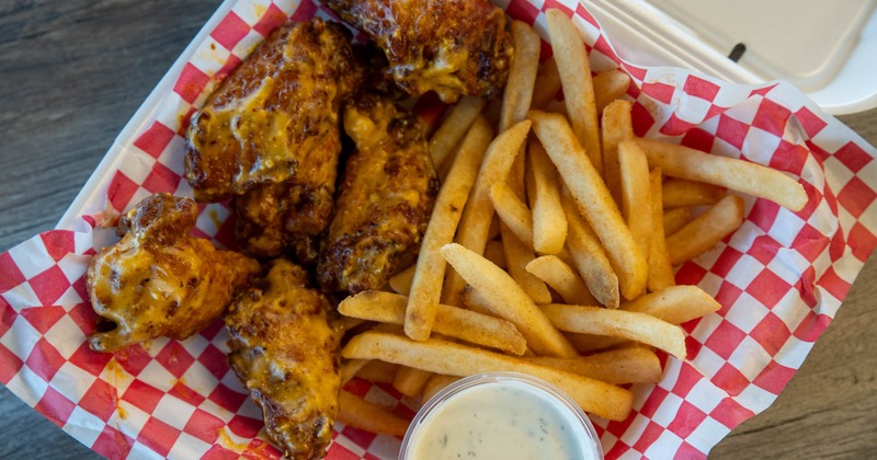 Cannolis with strawberry syrup
