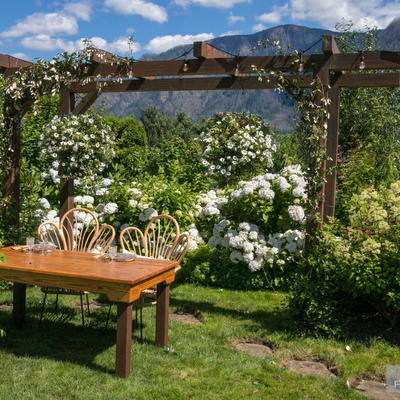 Table for groom and bride